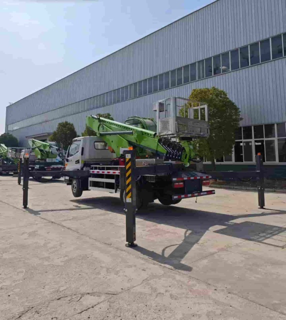 Jianghuai Junling 33 meter aerial work platform