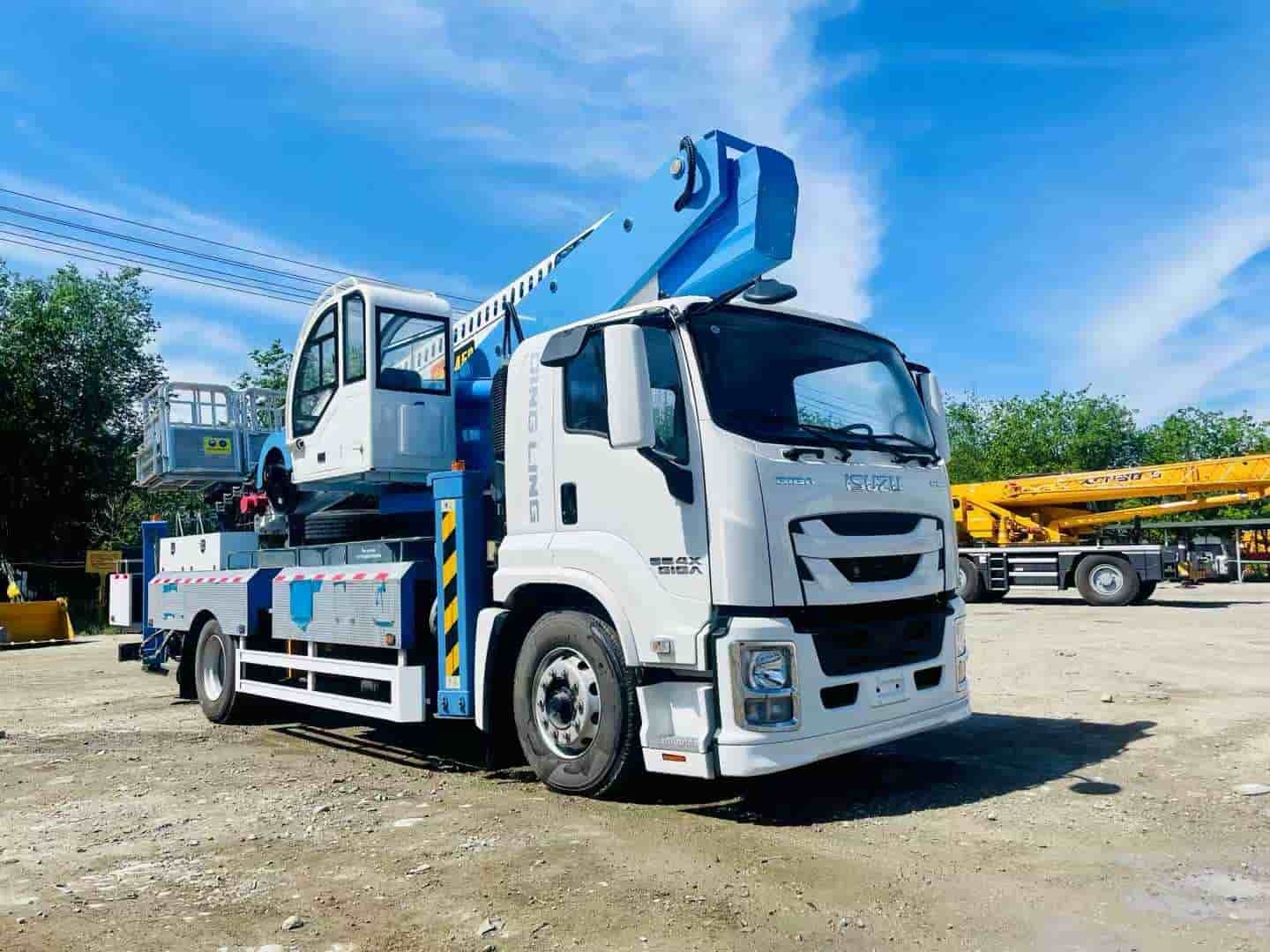 Qingling 45-meter aerial work vehicle