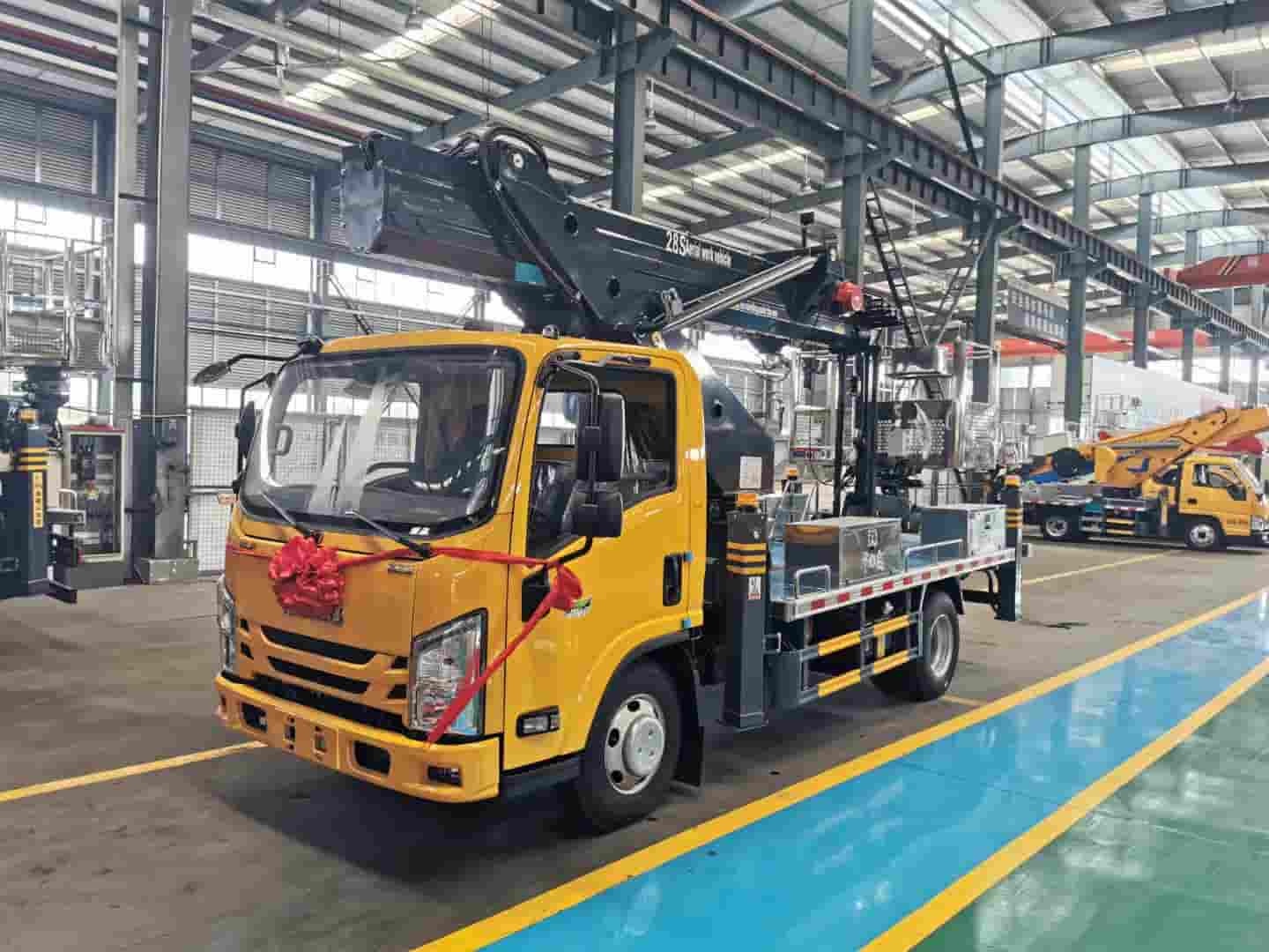 Isuzu 4x2 28 meter aerial work platform