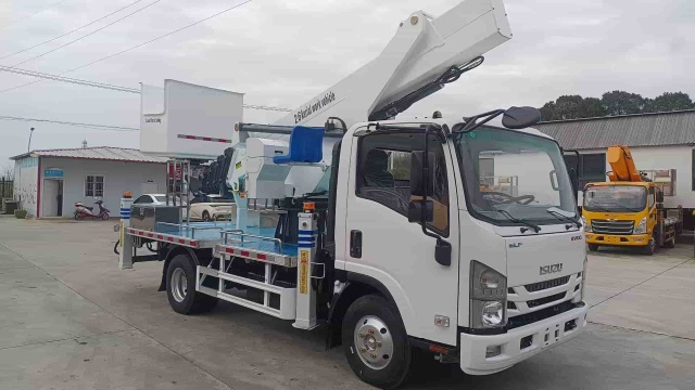 Isuzu 26 meter high-altitude work platform, equipped with insulation bucket, lifting blue with a maximum load capacity of 300Kg