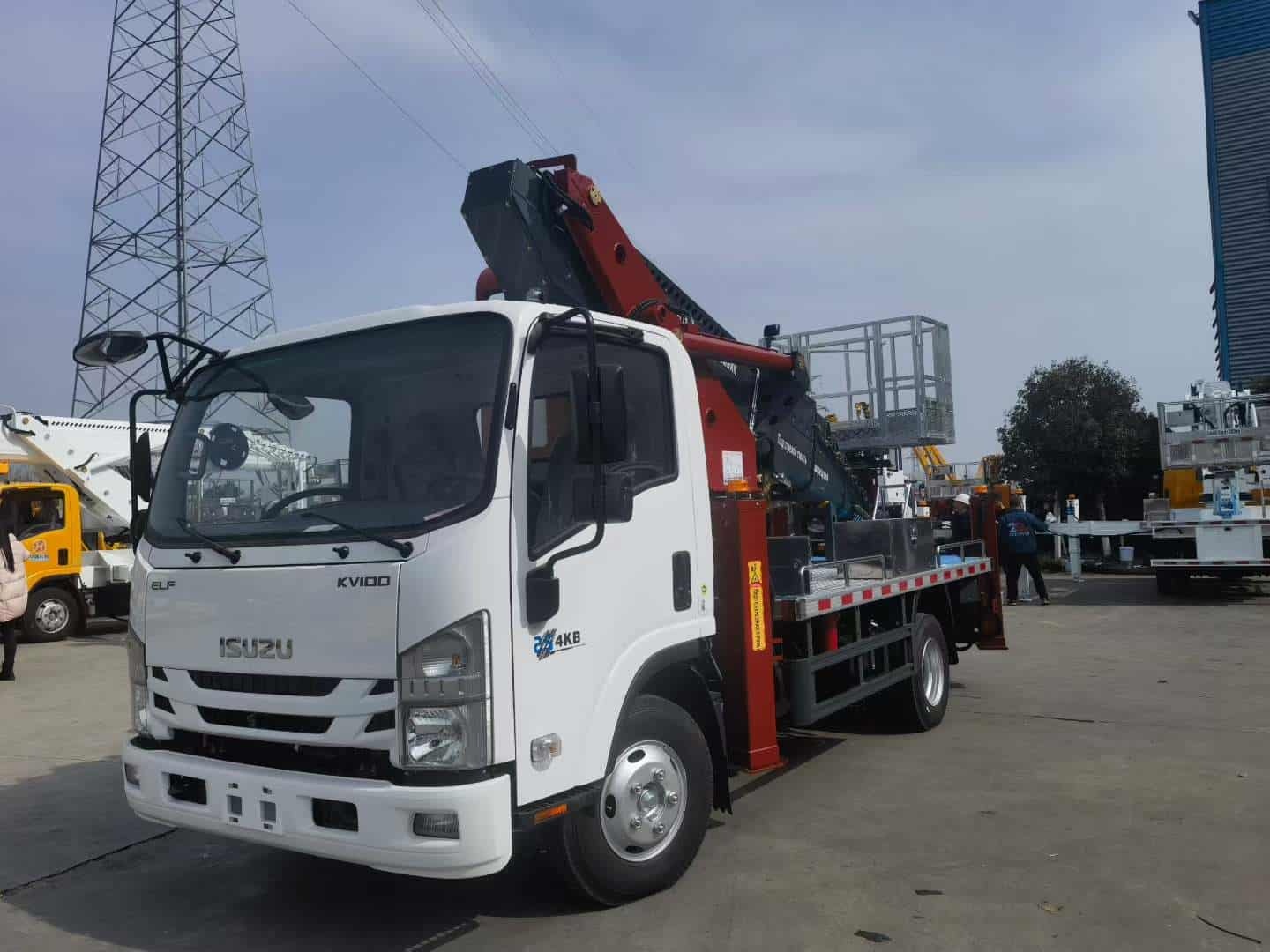 Isuzu 30 meter aerial work vehicle