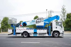 Qingling Isuzu Giant Coffee 45 meter aerial work vehicle