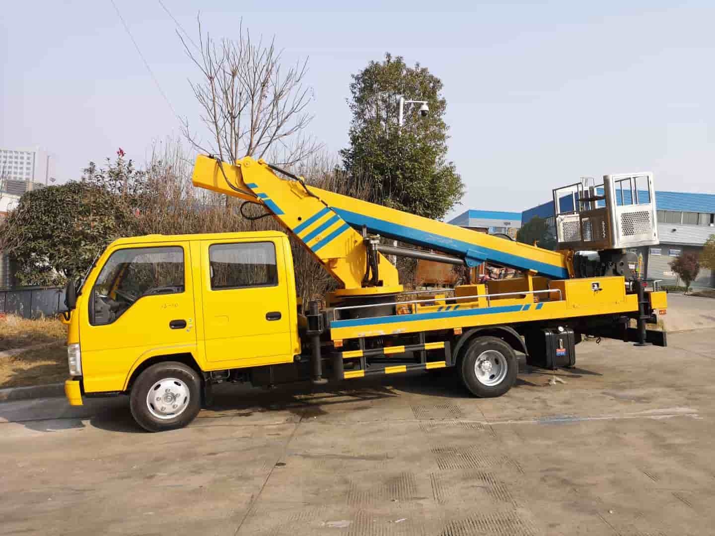 Isuzu 4X2 double cab telescopic arm aerial work platform