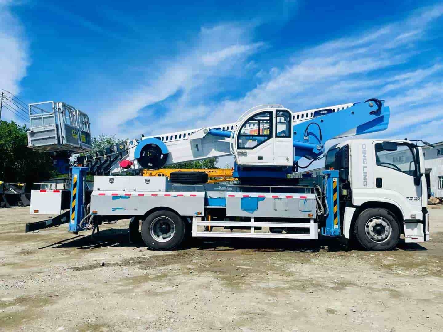 Qingling 45-meter aerial work vehicle