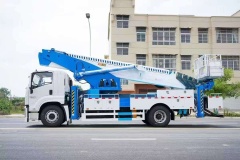Qingling Isuzu Giant Coffee 45 meter aerial work vehicle