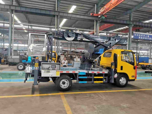Isuzu 4x2 28 meter aerial work platform