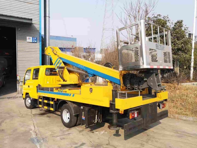 Isuzu 4X2 double cab telescopic arm aerial work platform