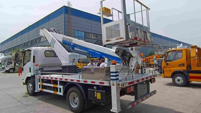 Isuzu 23 meter aerial work vehicle