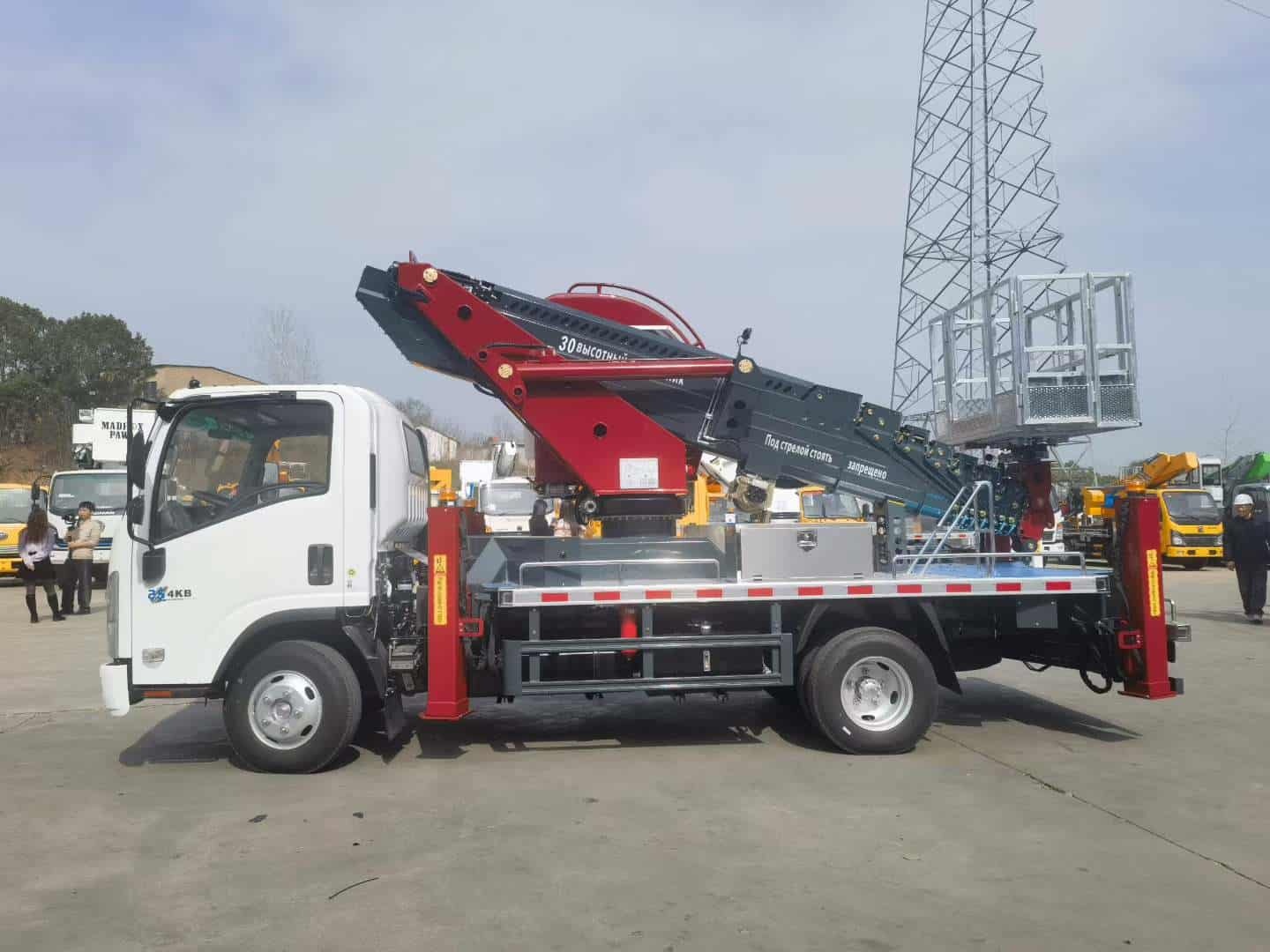 Isuzu 30 meter aerial work vehicle