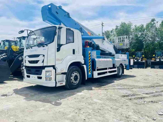 Qingling 45-meter aerial work vehicle