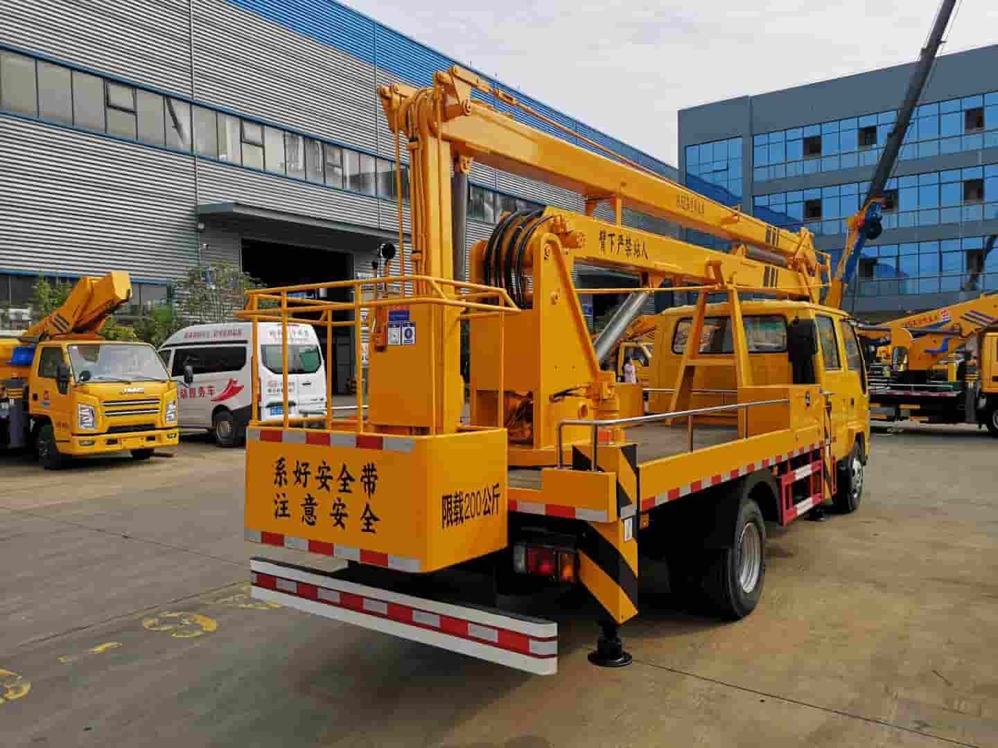 Isuzu 4X2 18.5-meter articulated aerial work platform