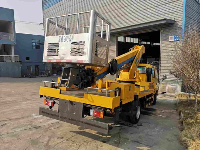 Isuzu 4X2 double cab telescopic arm aerial work platform