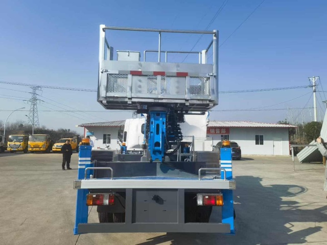 Isuzu 30 meter aerial work vehicle