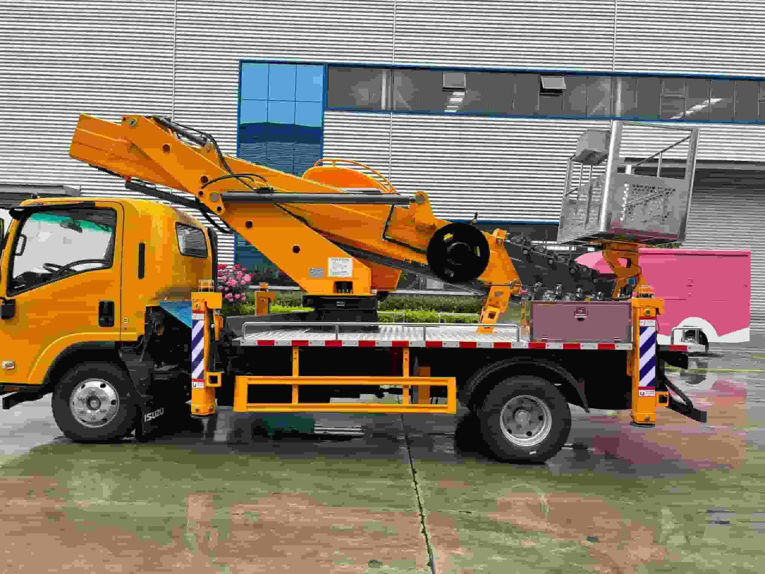 Isuzu 30 meter aerial work vehicle