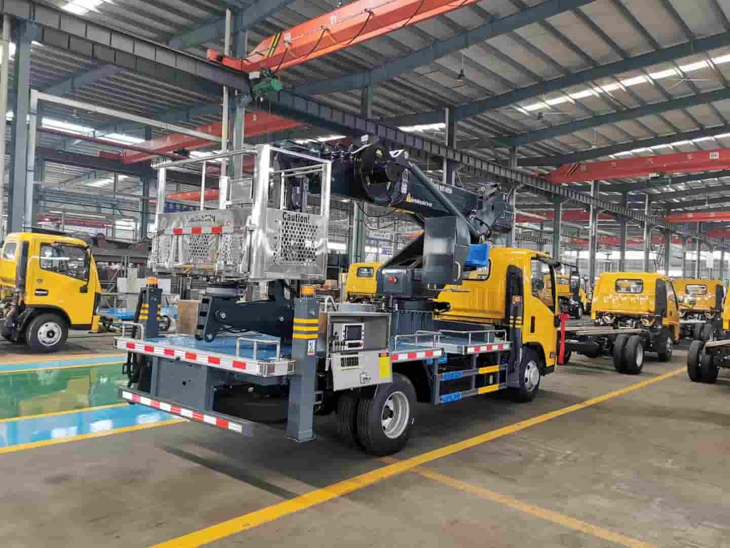 Isuzu 4x2 28 meter aerial work platform