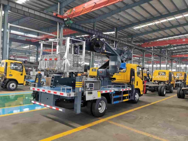 Isuzu 4x2 28 meter aerial work platform