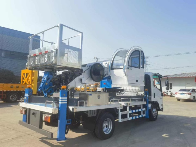 Isuzu 30 meter aerial work vehicle