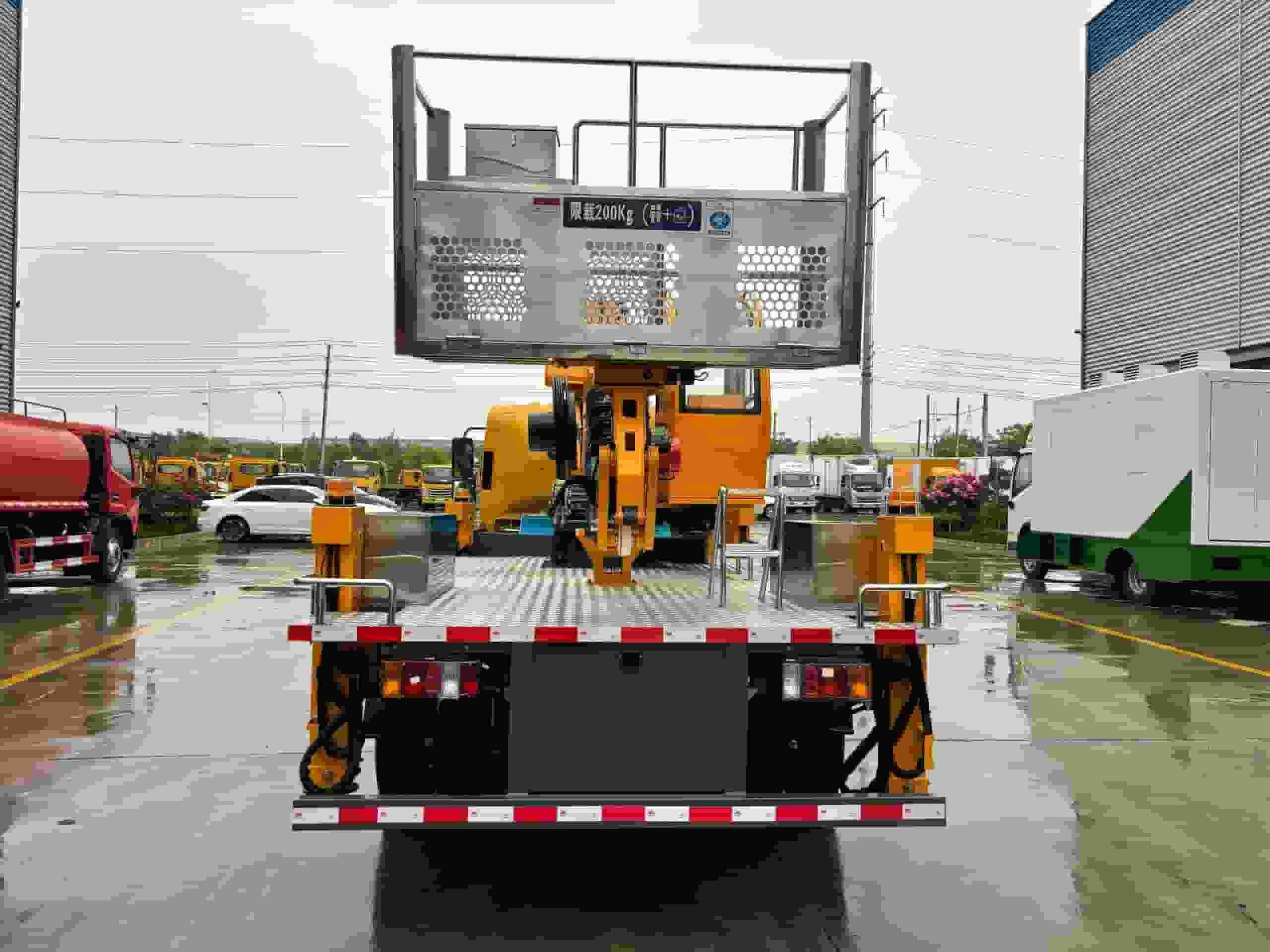 Isuzu 30 meter aerial work vehicle