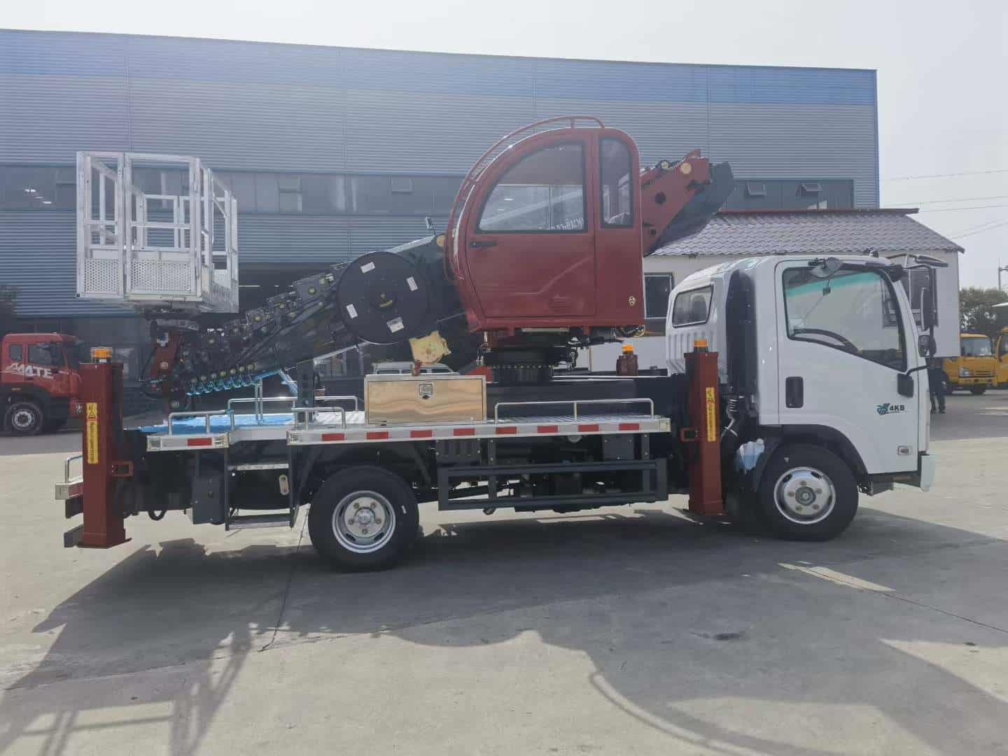 Isuzu 30 meter aerial work vehicle