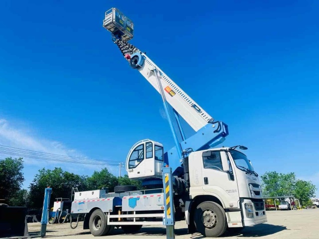 Qingling 45-meter aerial work vehicle