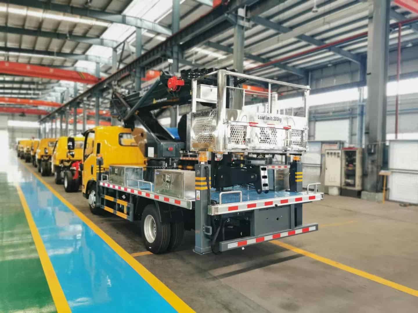 Isuzu 4x2 28 meter aerial work platform