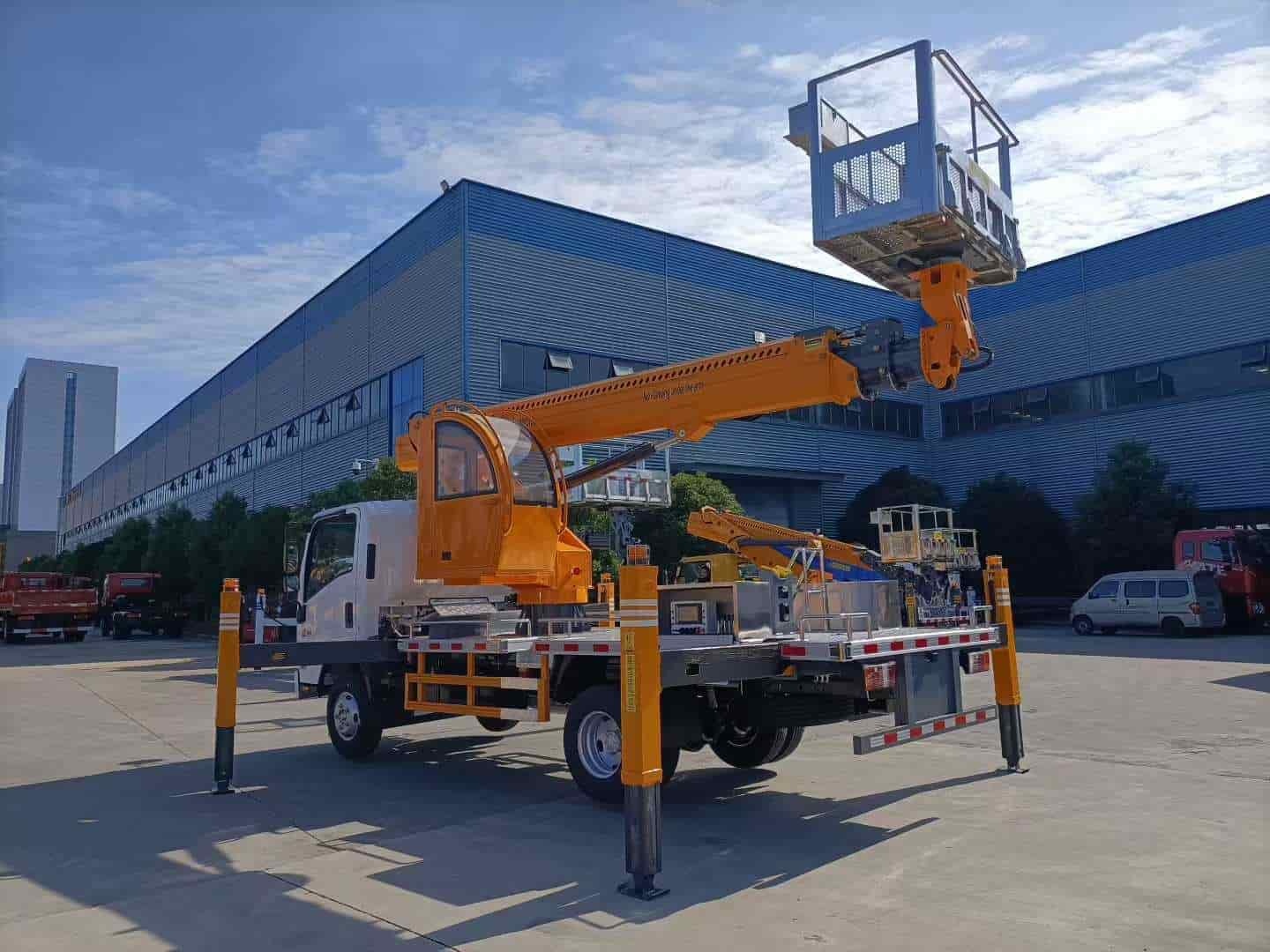 Isuzu 18 meter aerial work vehicle