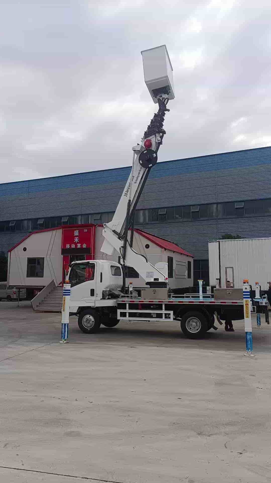 Isuzu 26 meter high-altitude work platform, equipped with insulation bucket, lifting blue with a maximum load capacity of 300Kg