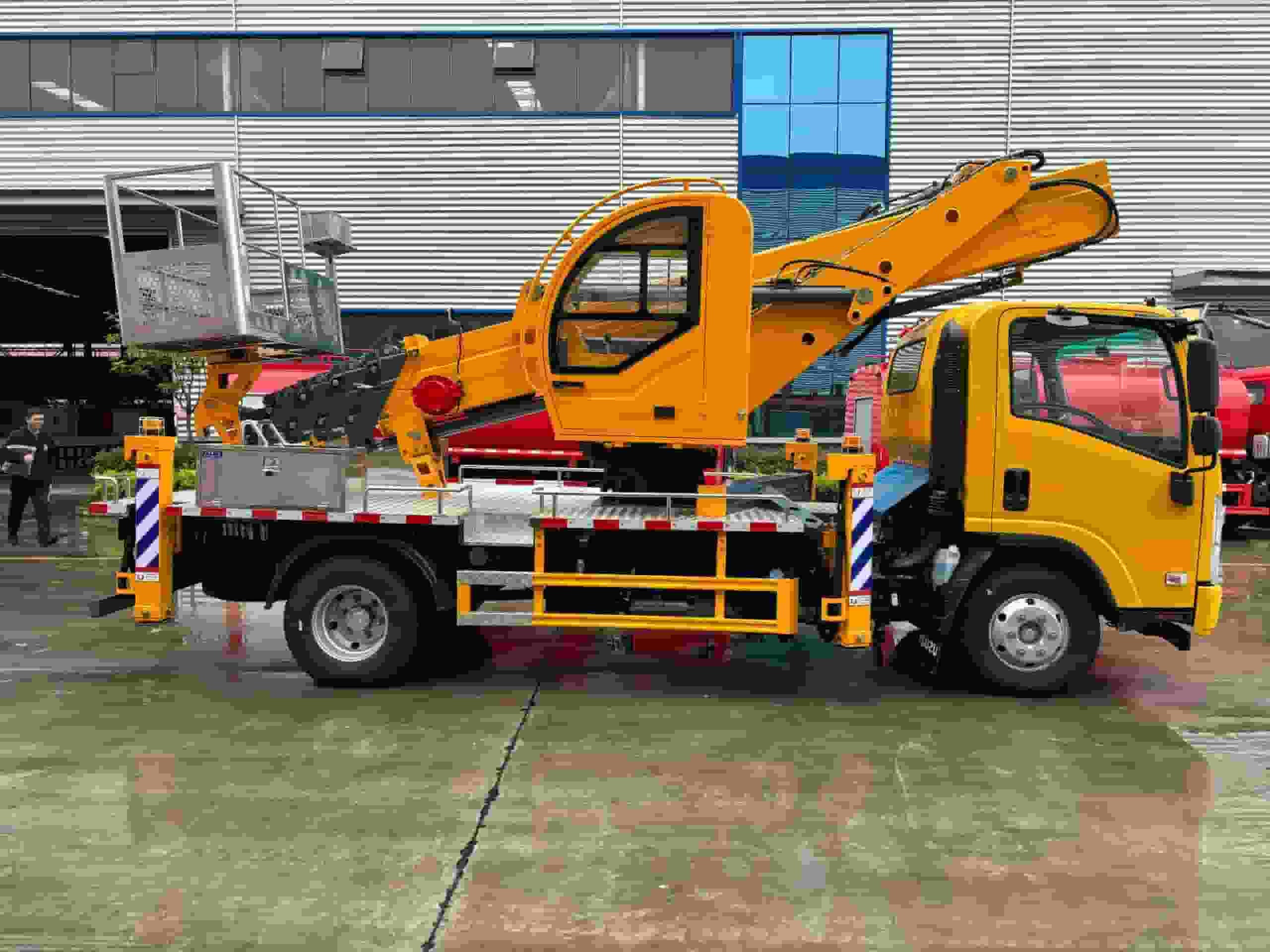 Isuzu 30 meter aerial work vehicle