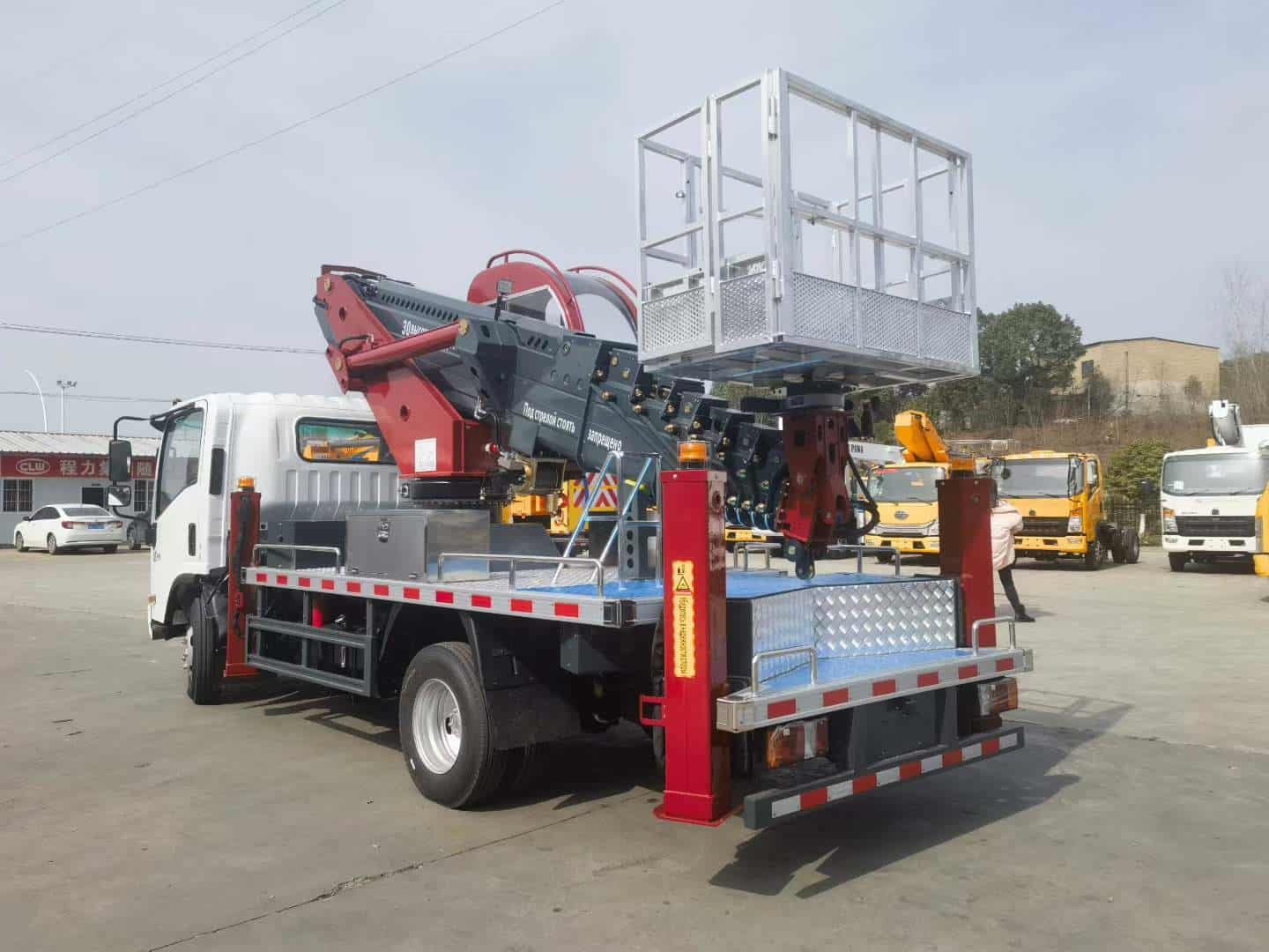 Isuzu 30 meter aerial work vehicle