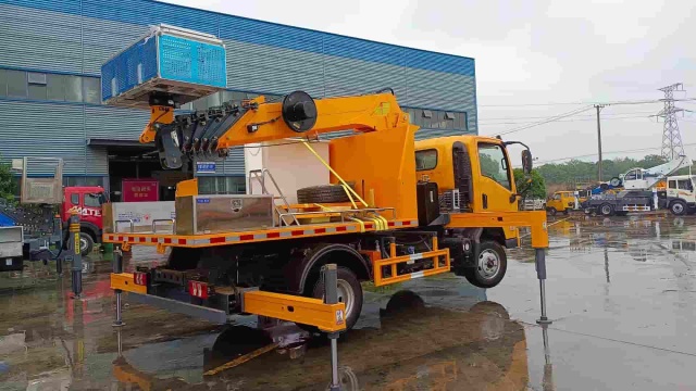 Liuqi 20-meter high-altitude work vehicle with self-unloading function in the cargo box