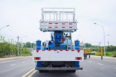 Qingling Isuzu Giant Coffee 45 meter aerial work vehicle