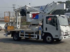 Isuzu 28 meter aerial work vehicle with flying arm