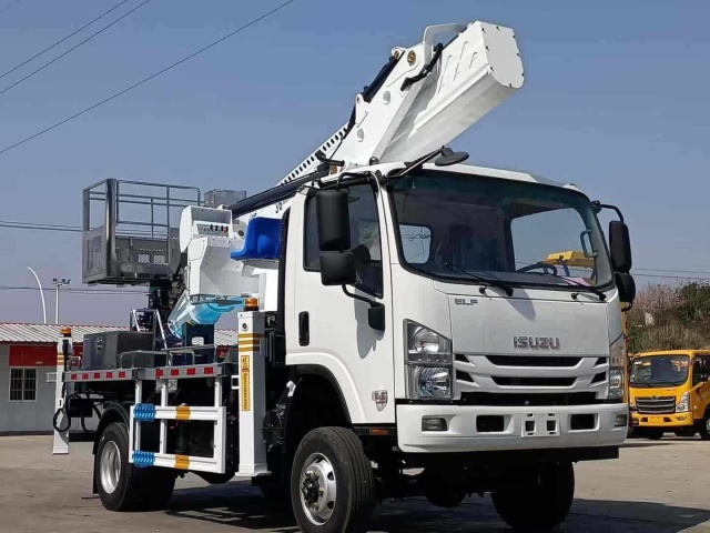 Four wheel drive Isuzu 36 meter aerial work vehicle