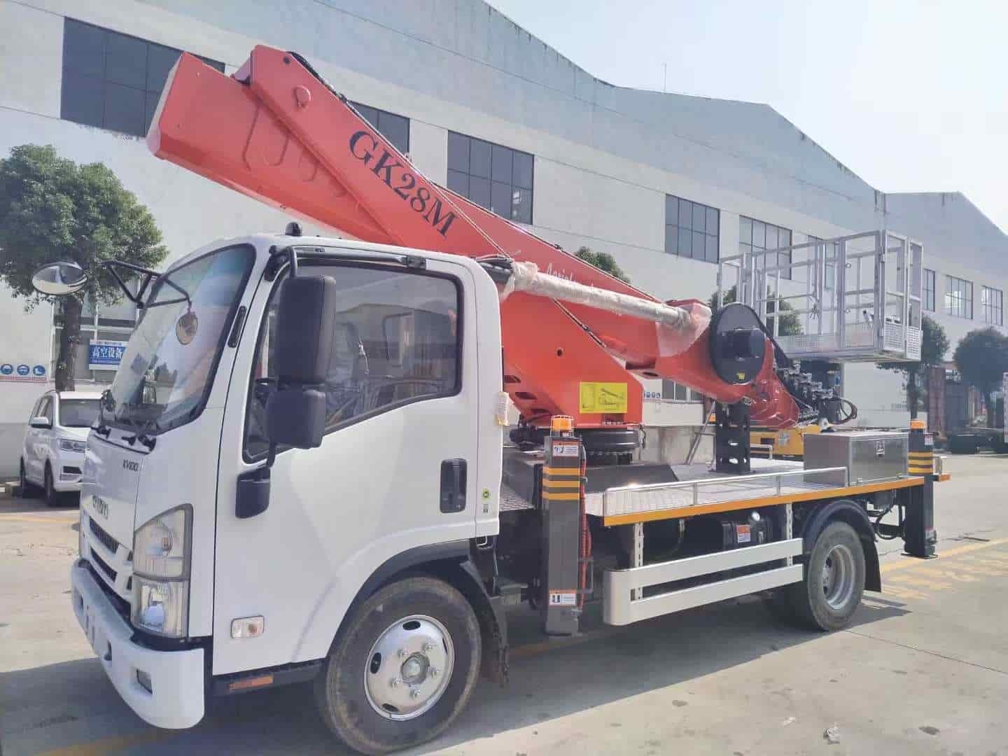 Isuzu KV100 28 meter aerial work platform