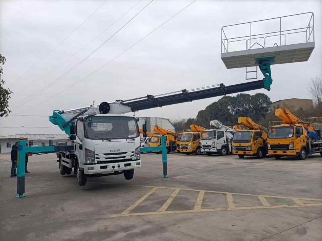 Isuzu's 25 meter high-altitude work platform has a maximum load capacity of 500kg