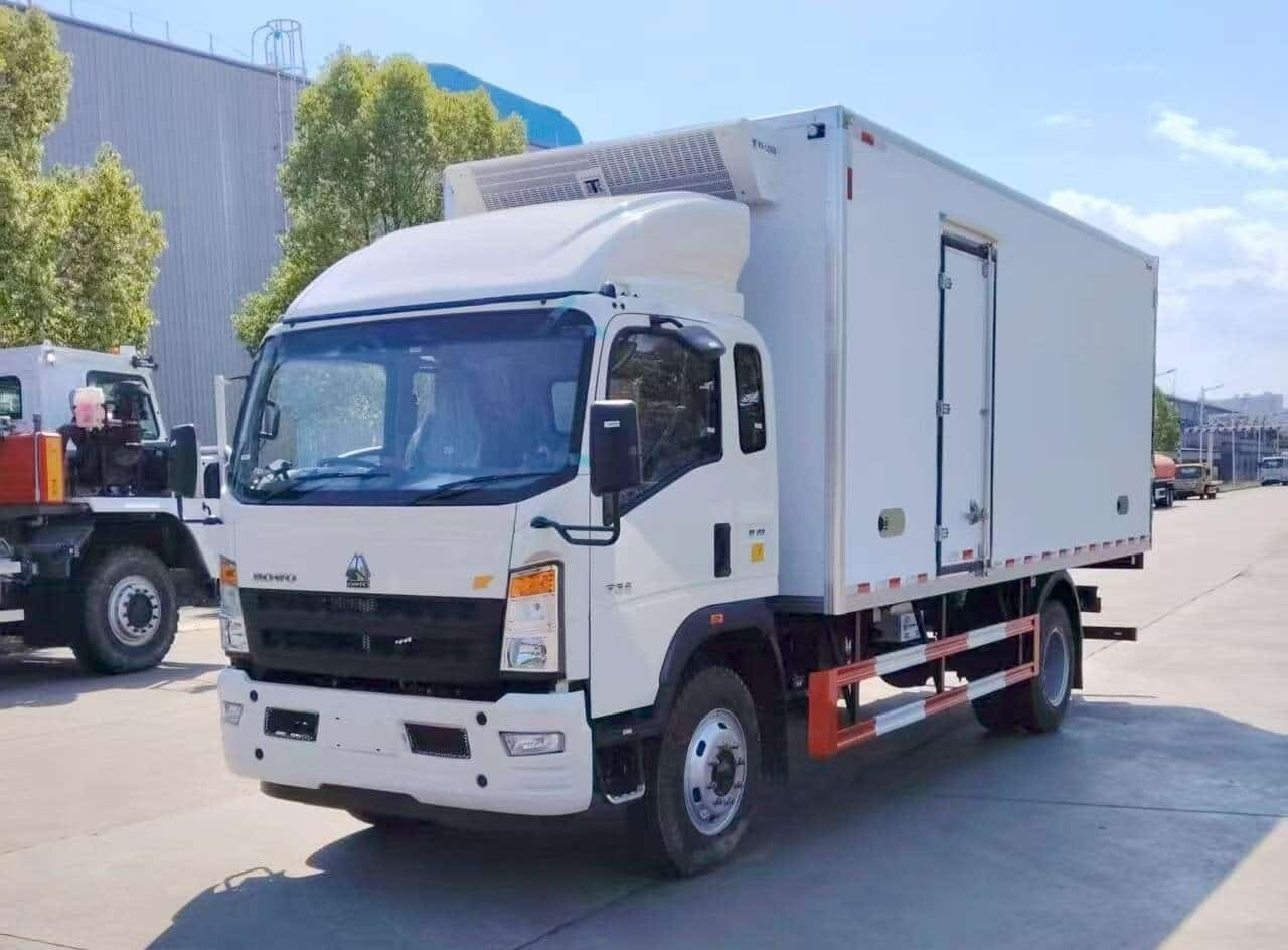 Sinotruk Howo 4.2-meter refrigerated truck, equipped with a Cold King RV1200S refrigeration unit