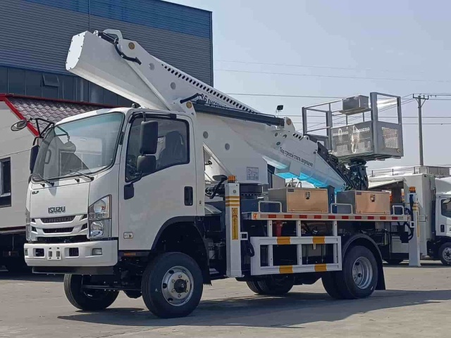 Four wheel drive Isuzu 36 meter aerial work vehicle