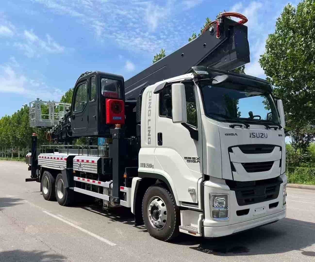 Isuzu 60 meter aerial work vehicle