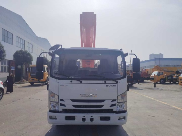 Isuzu KV100 28 meter aerial work platform