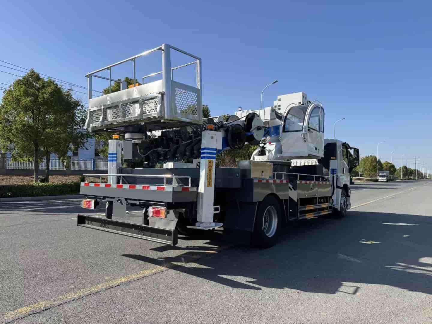 Isuzu 45 meter aerial work platform