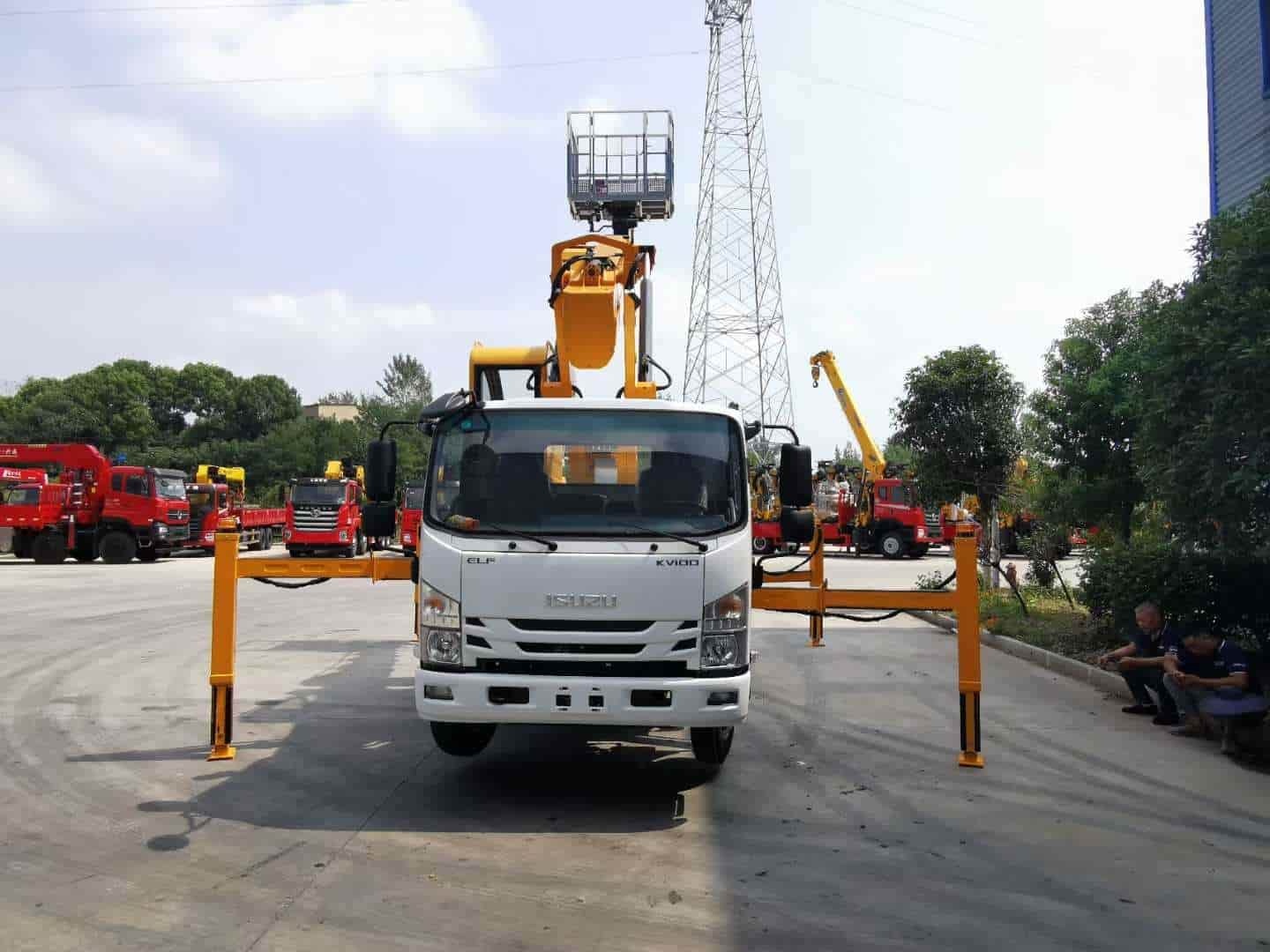 ISUZU 4X2 28 meter telescopic boom aerial work platform