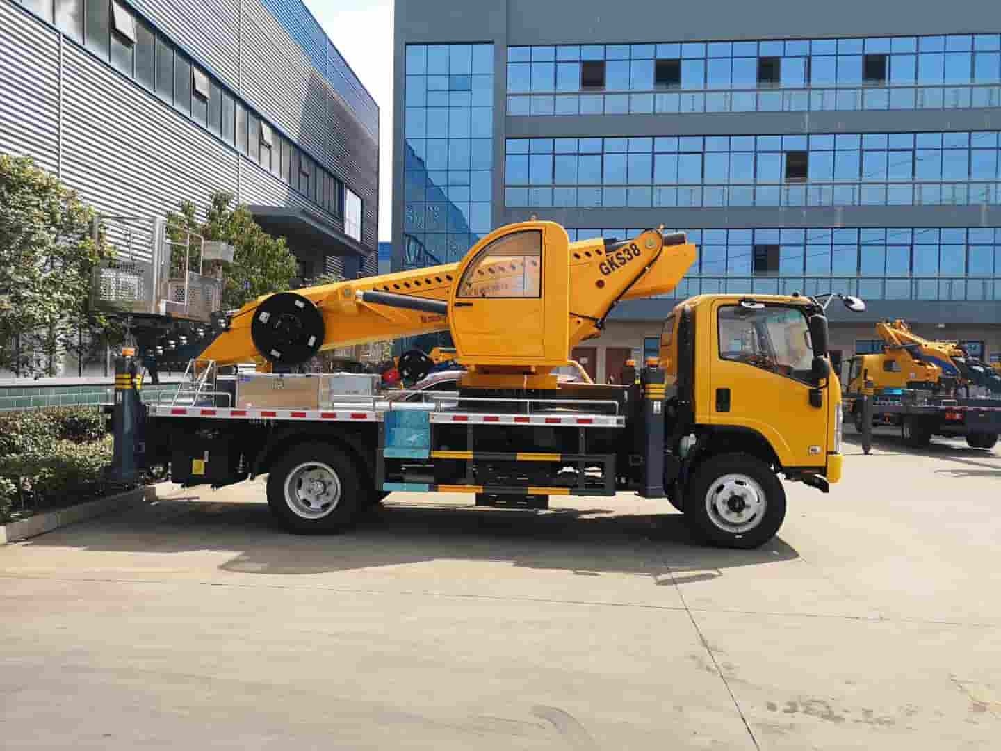 ISUZU 4X2 38 meter aerial work platform