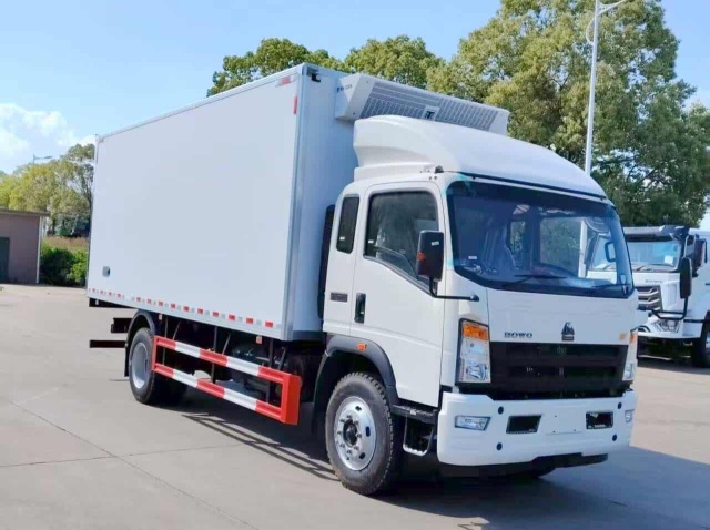 Sinotruk Howo 4.2-meter refrigerated truck, equipped with a Cold King RV1200S refrigeration unit