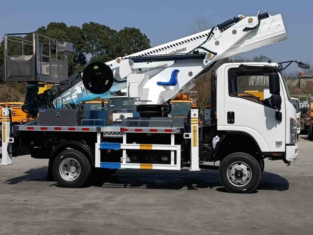 Four wheel drive Isuzu 36 meter aerial work vehicle