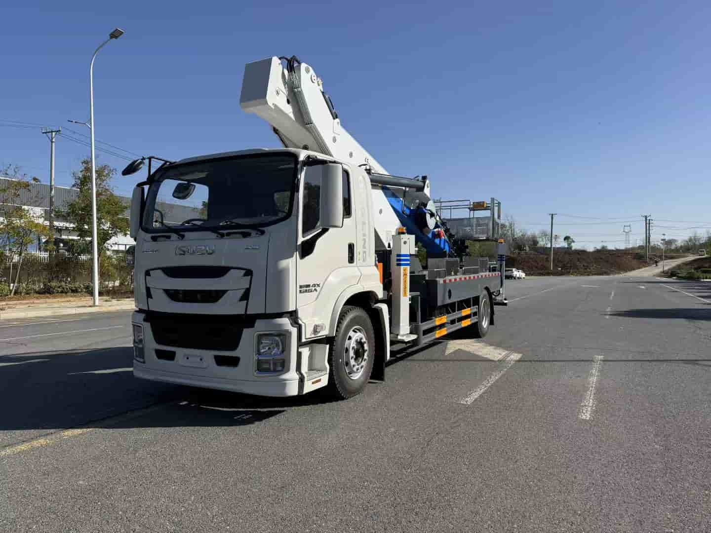 Isuzu 45 meter aerial work platform