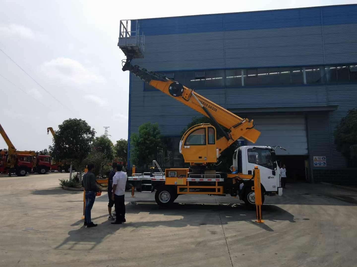 ISUZU 4X2 28 meter telescopic boom aerial work platform