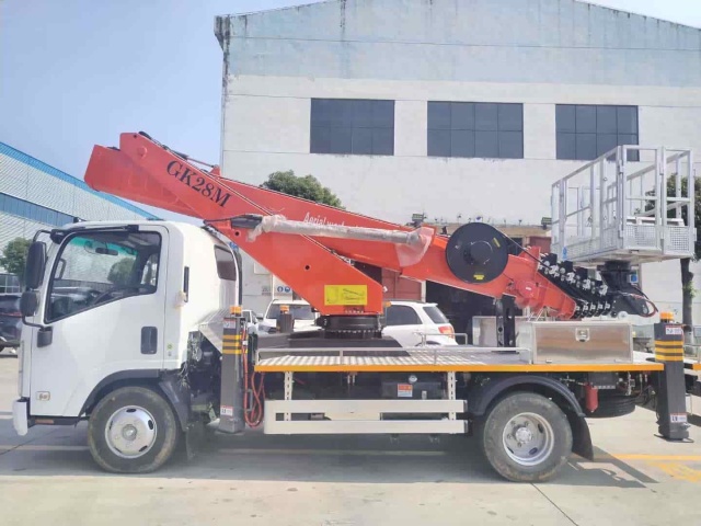 Isuzu KV100 28 meter aerial work platform
