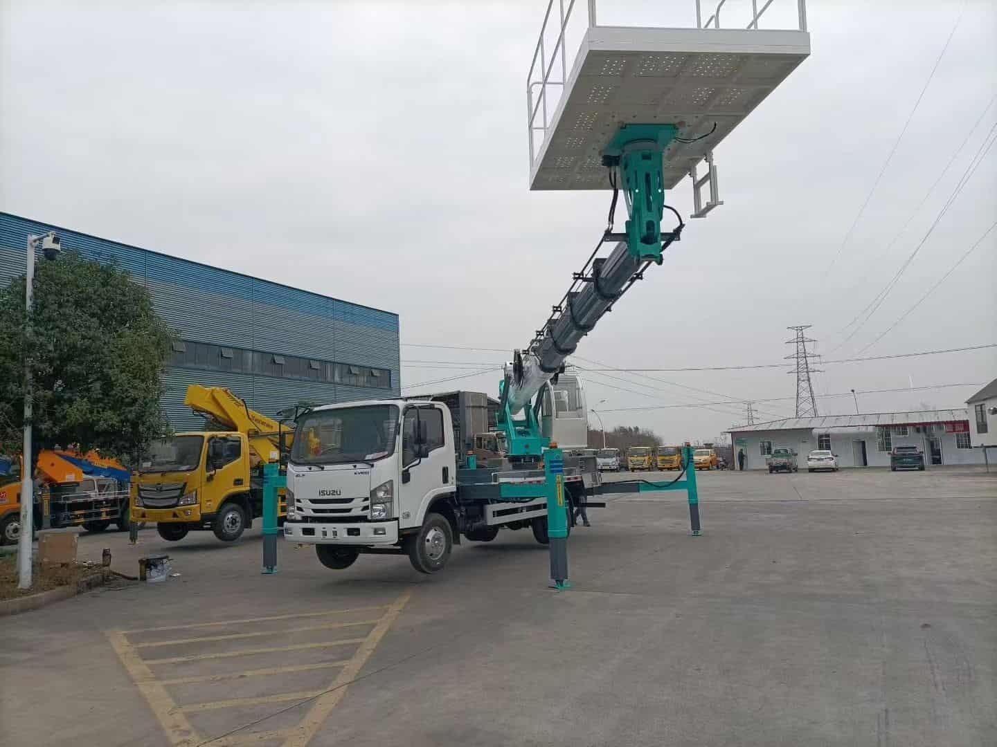 Isuzu's 25 meter high-altitude work platform has a maximum load capacity of 500kg