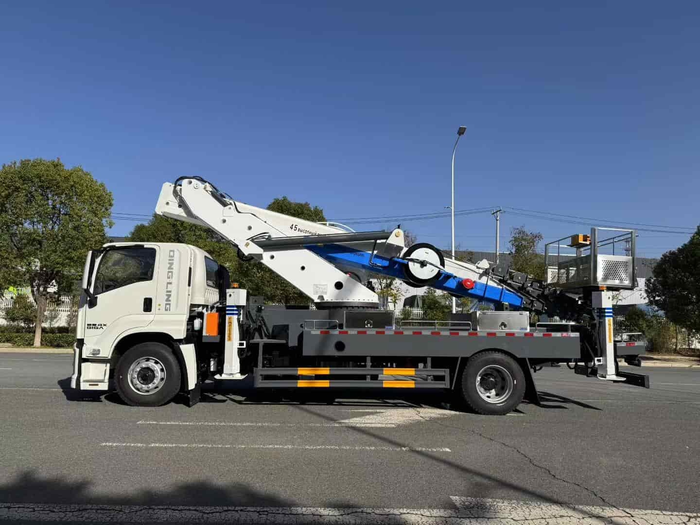 Isuzu 45 meter aerial work platform