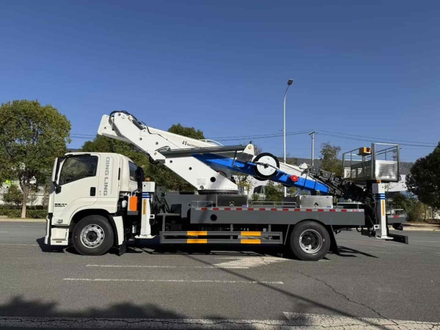 Isuzu 45 meter aerial work platform